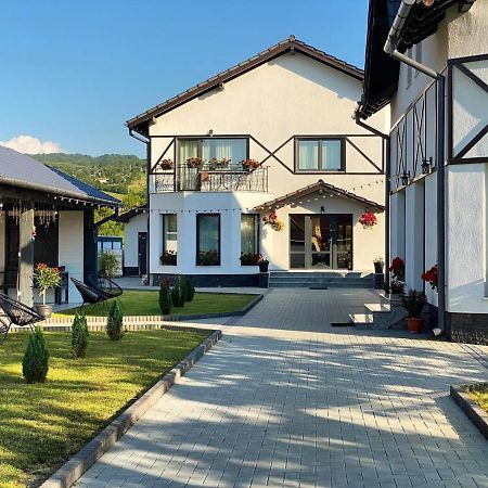 Casa Raira Hotel Barcani Exterior photo