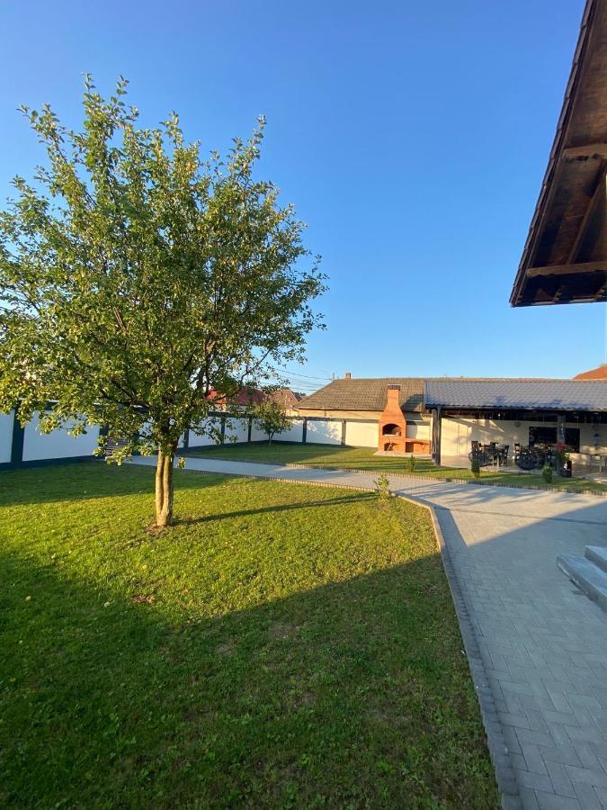 Casa Raira Hotel Barcani Exterior photo